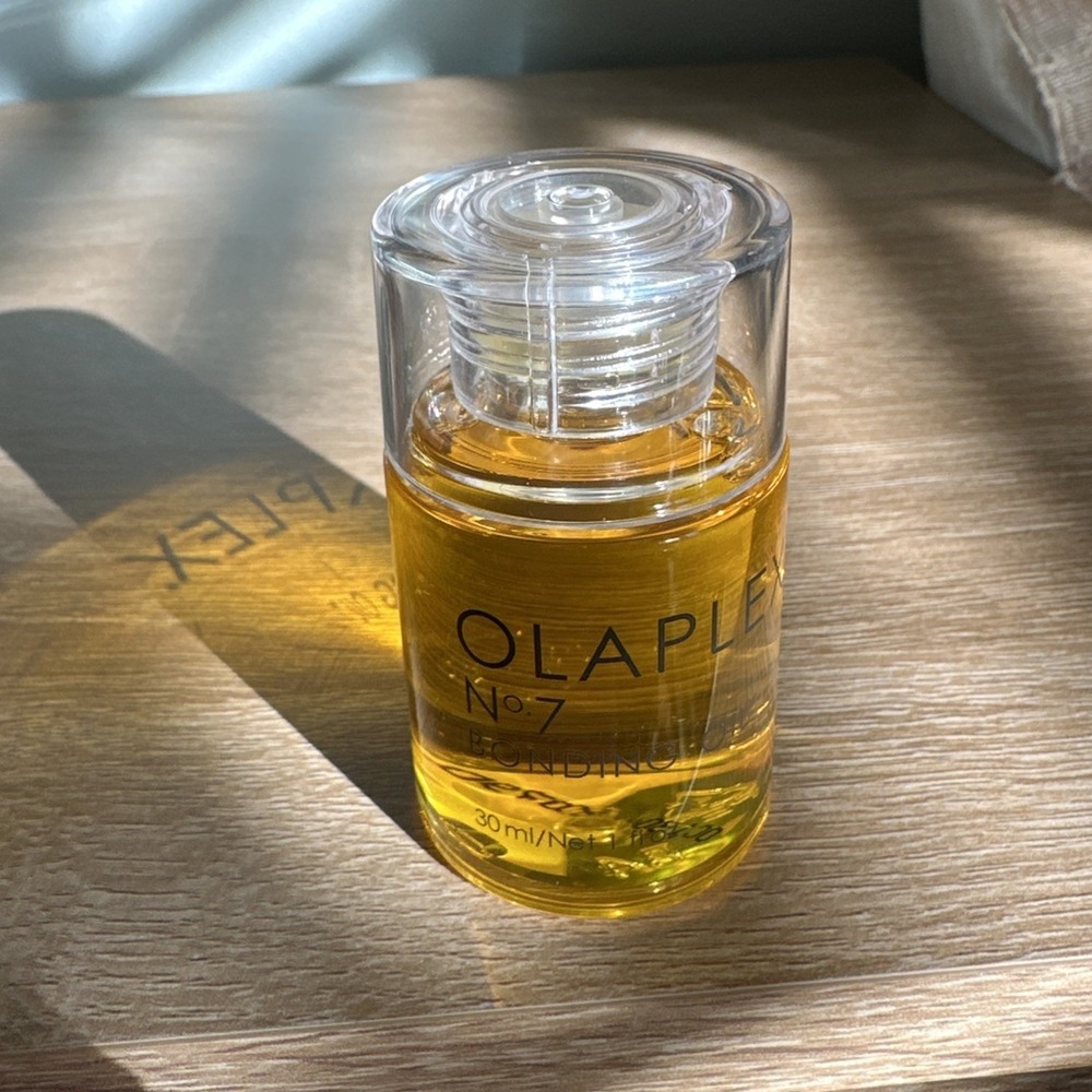 Olaplex No. 7 Bonding Oil, Concentrated High Shine Heat Protectant 30ml 1 Fl Oz - Picture 4 of 4